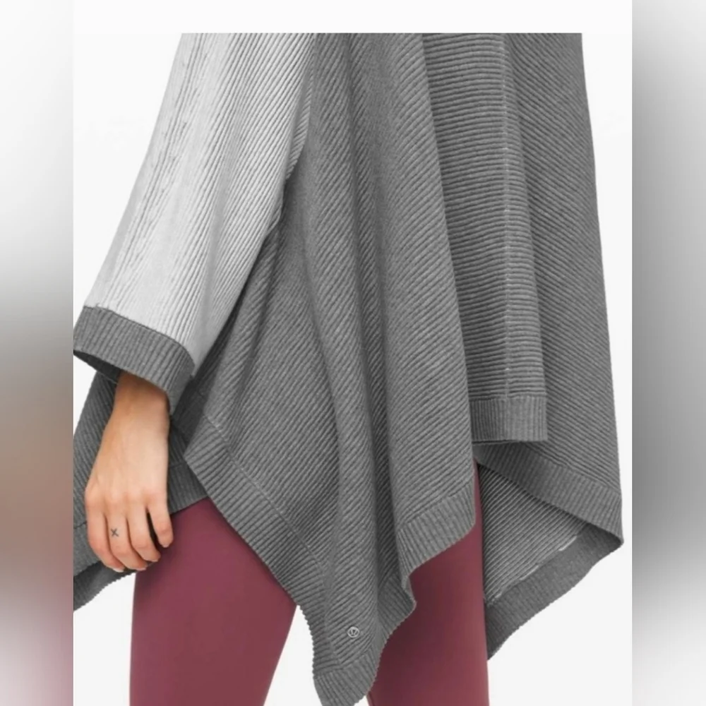 Lululemon Athletica Gray & White Ribbed It All Lines Up Poncho Women’s‎ One Size